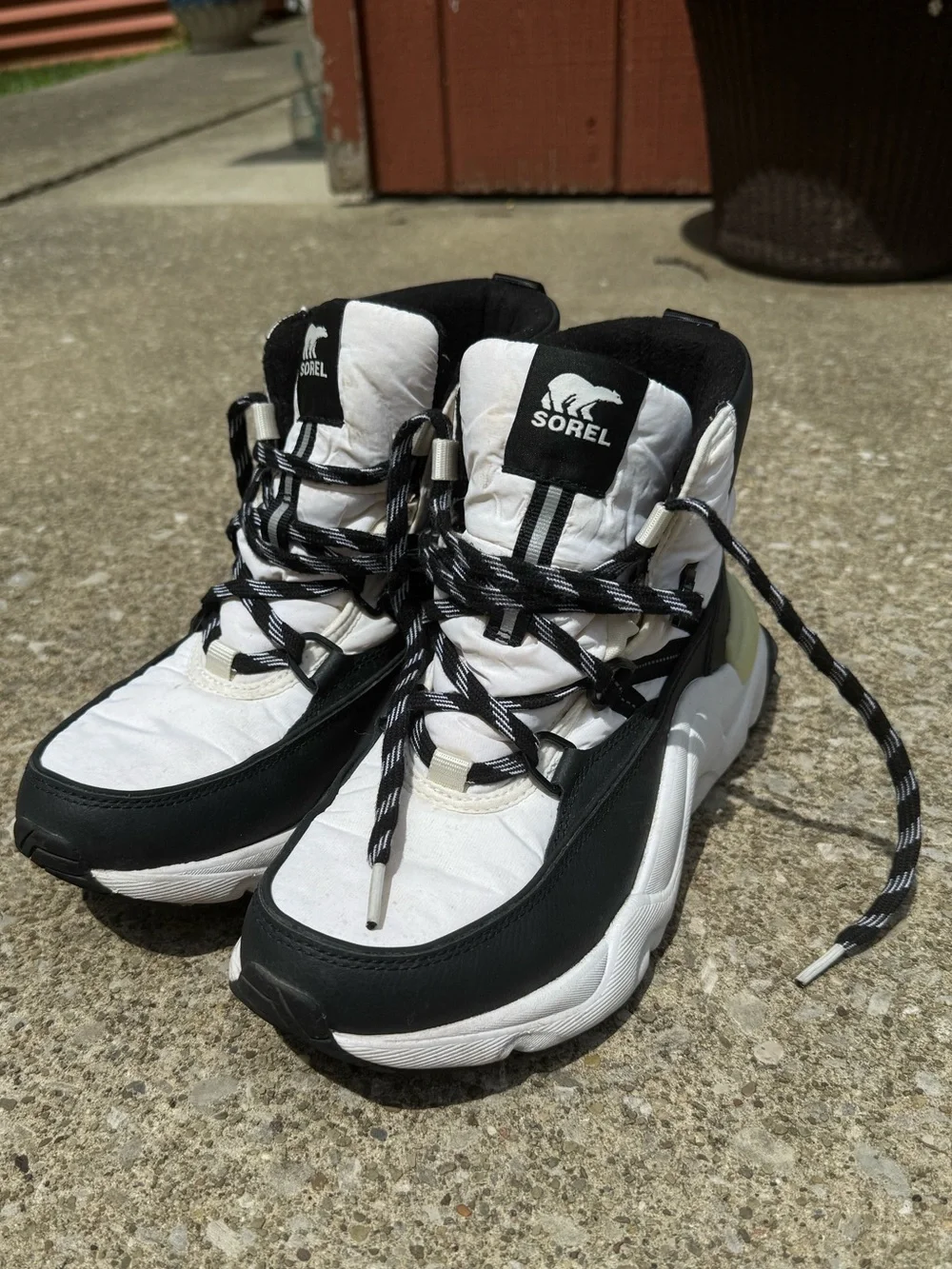 Sorel Kinetic Impact Waterproof Winter Sneaker Boots Size 8.5 White Black